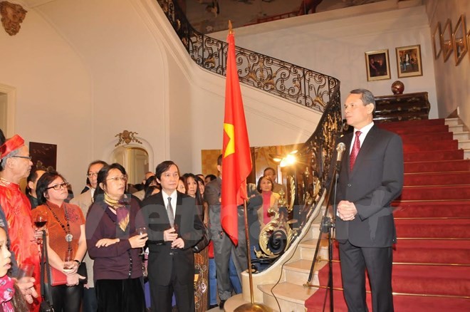 Les Vietnamiens en France et en Belgique fêtent le Têt - ảnh 1